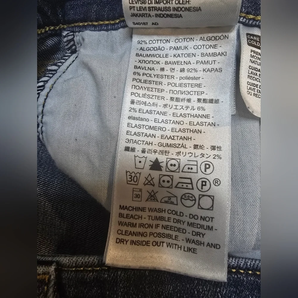 Levis Cut off Denim Shorts Waist Size 31 Raw Hem Medium/Dark Wash - Picture 8 of 9